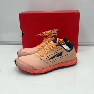 Altra Womens Superior 5